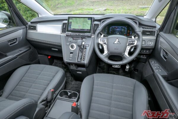 新型デリカD:5のインパネ