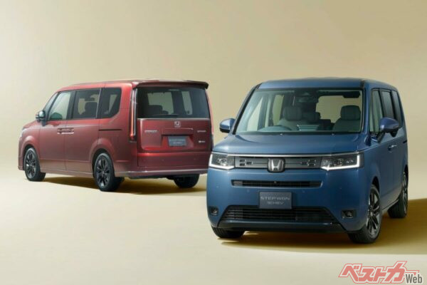 ステップワゴン e:HEV SPADA 30周年特別仕様車(左)、ステップワゴン e:HEV AIR EX 30周年特別仕様車(右)