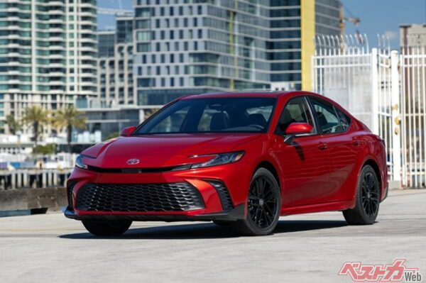 まさに洗練されたボディ。日本では少なくなってしまったもののセダンにはいまだに根強い支持がある。そんなセダン好きに応えてくれるか!?