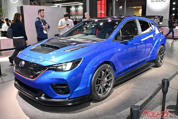 パフォーマンスB STIコンセプト。小さな車体に水平対向エンジンと3ペダルMTを搭載。ユーザーが育てるクルマでもある