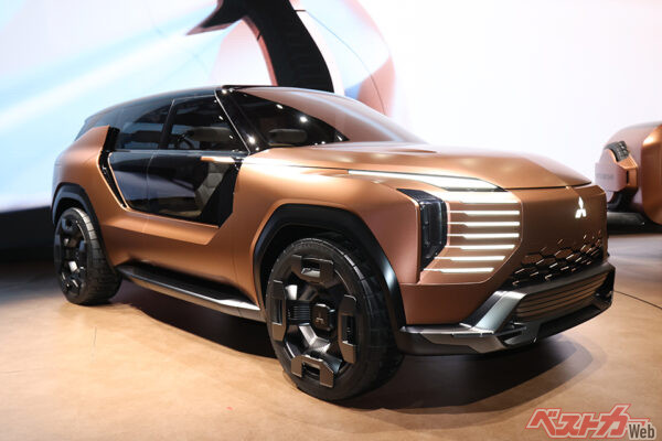 エレバンスコンセプト。改良版のS-AWCは前輪にインホイールモーターを搭載