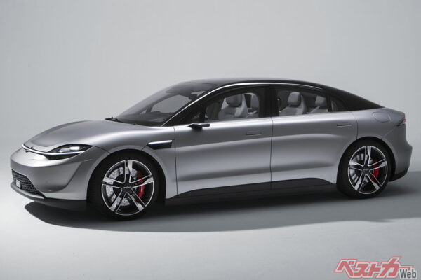 ソニーの持つ先端技術を詰め込み、未来のモビリティの形を提案する一台として登場