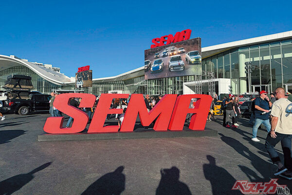 ネバダ州ラスベガスで開催されるSEMAショー。会場はとにかく広大でアメリカらしいスケール感