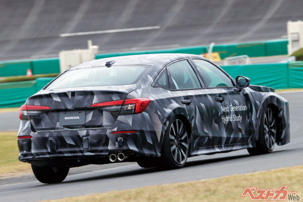 テストコースでスキール音を鳴らしまくる国沢氏。公道で乗りたいプレリュードの進化版