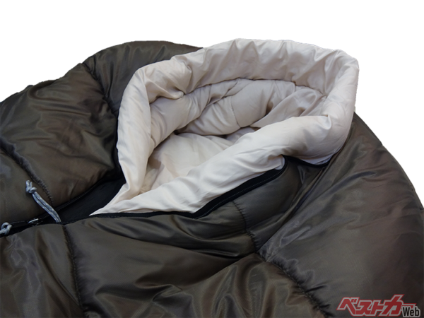 Bears Rockが展開する「マミー型寝袋センタージッパー-34℃」。特許取得のドラフトフードを採用