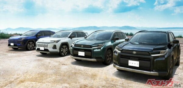 左奥:Z(ハイブリッド)。 中央左:Z(ハイブリッド)。中央右:アドベンチャー(ハイブリッド)。 右手前:アドベンチャー(ハイブリッド)