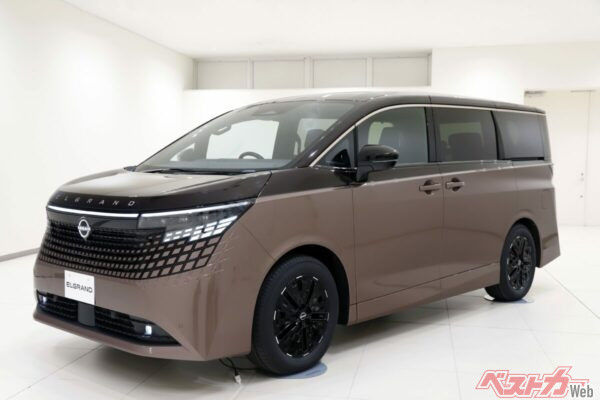 打倒アルファードを誓う「エルグランド」