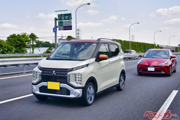 法定速度内かどうかに関係なく、自車より速いクルマに追い付かれたら譲るのが義務