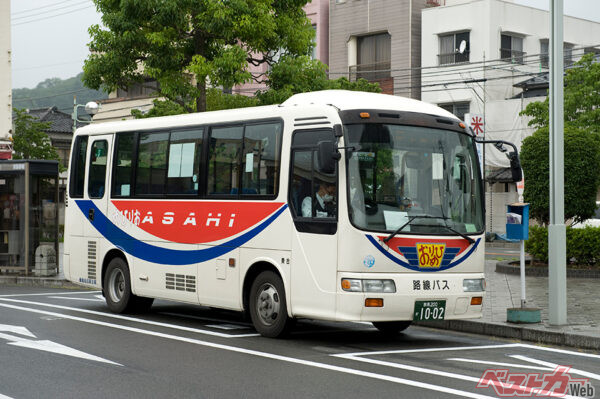 対バスでは発進の妨害のほか、バス優先レーン、バス専用レーンにも注意が必要だ