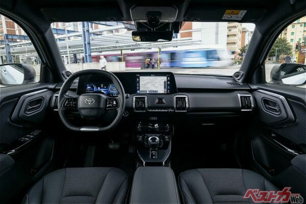 デジタルメーターとセンターディスプレイ一一体型のインパネ回り