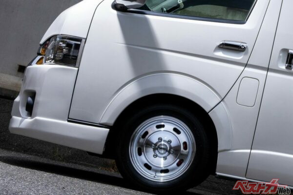 ハイエースだけじゃなくてキャラバンも履けるってマジか!?　鉄チン風なワークの新作ホイール「XTRAP DTHC」が激シブで硬派すぎる!!