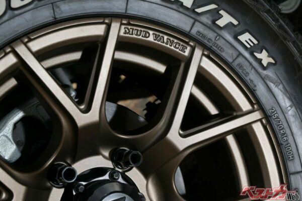 2本×3＝計6本のY字スポークはシャープでダイナミック