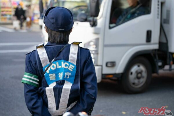 「電動キックボードで違反しても大したことないぜ」と高をくくっているモラルや運転適性の低い利用者は痛い目を見ることになる（Peak River@Adobestock）