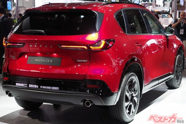 ホイールベース延長の効果で、リア周りにボリューム感が生まれた