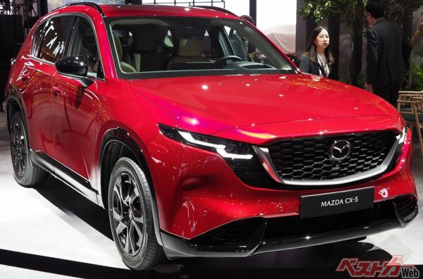 JMS2025に出展されていた新型CX-5。現行型のデザインを踏襲しながら、細部は新たなデザインが取り込まれている