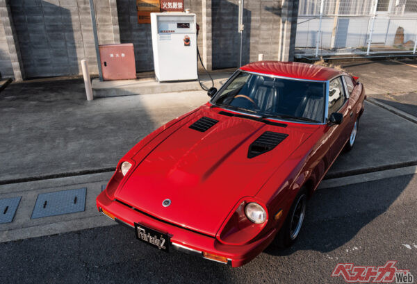 岡山県に暮らす夫婦が息子の形見として保管していたフェアレディ Z。2018年の西日本豪雨によって水没してしまったのを学生たちが綺麗に復活させた