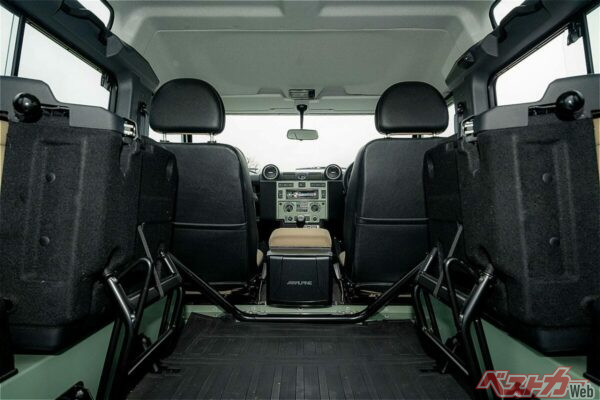 走行7350kmのワンオーナーとあってインテリアもバリもの