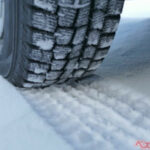 スタッドレス履けと何度言えばわかるの？　理解できなきゃ免許返納しろ!!!　雪道をノーマルタイヤで走る愚行は法令違反だ