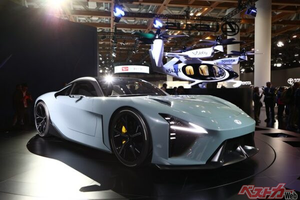 レクサスじゃ6輪レクサスやスポーツモデルまで幅広いラインナップまで見せた