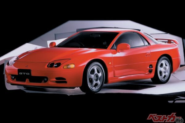 1993年のマイナーチェンジでヘッドライトは4灯固定式に。PUMA GTOのベースはリトラの方ではなくこちら