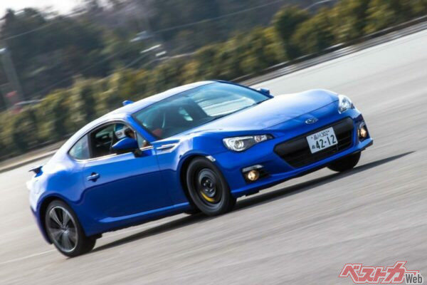 前輪に装着するとビックリ！　後輪に装着していたタイヤとは思えないくらい、意外なほど安定していた。もちろん「急」の付く操作は厳禁ではあるのだが