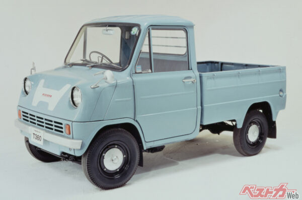 ホンダ初の四輪車は軽トラT360だった（1963年）…ホンダが初めて市販した四輪車は軽トラのT360。前年の自動車ショーに出展したS360のDOHC4気筒エンジンを搭載していた