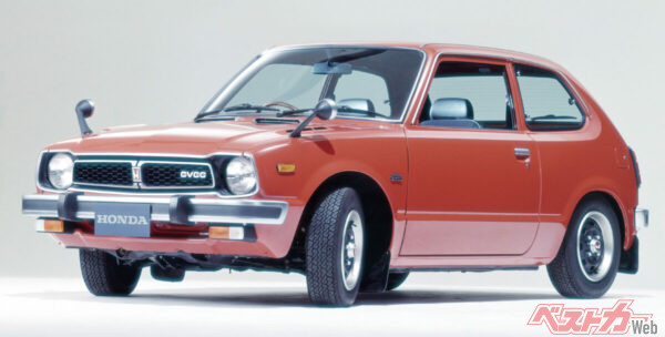 1972年に登場した初代シビック。1973年12月に、ホンダ渾身の開発で実現したCVCCエンジンを搭載