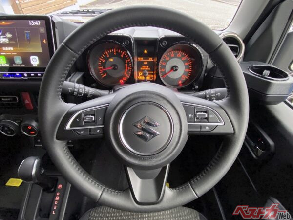 ACCの作動速度は車速40km/h以上。車線逸脱も警報のみで、ステアリングにフィードバックを与える抑制機能はない