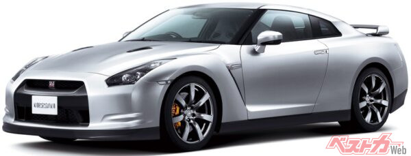 誰でも、どこでも、どんな時でも最高のスーパーカーライフを楽しめる「マルチパフォーマンス・スーパーカー」というコンセプトで2007年に誕生したGT-R(R35型)