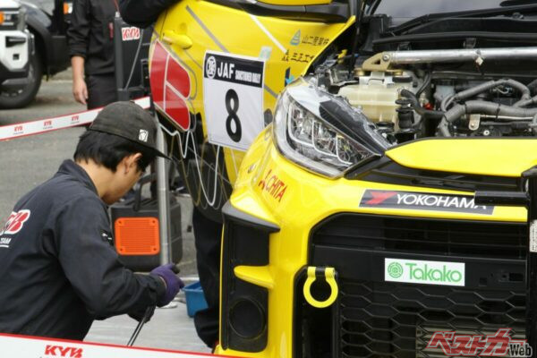 校庭をラリーカーが爆走!?　KYBさんのスゴ技に拍手喝采!!　岐阜県立岐南工業高校の文化祭がかなりおもろい!!　