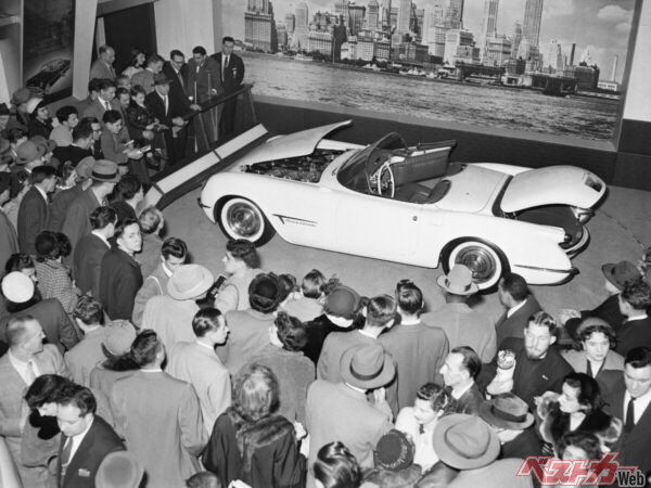 今では伝説のクルマとして知られているC1こと初代コルベット。しかし、デビュー直後はまったく売れず、1代限りになる可能性も十分にあった