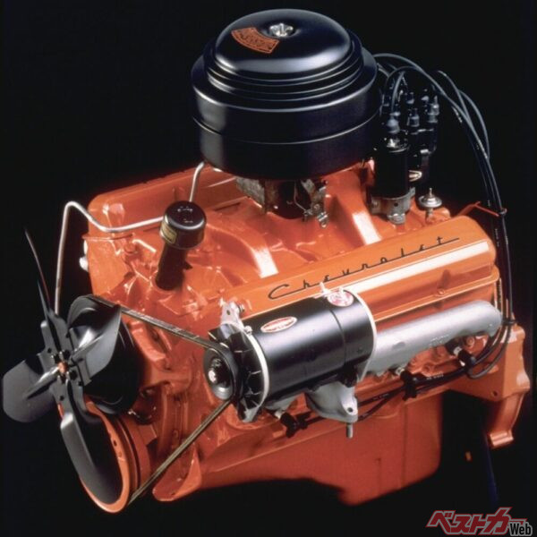 もうひとつの転機が1立方インチあたり1馬力という性能を誇った新型V8エンジンだった。まさに名機である。