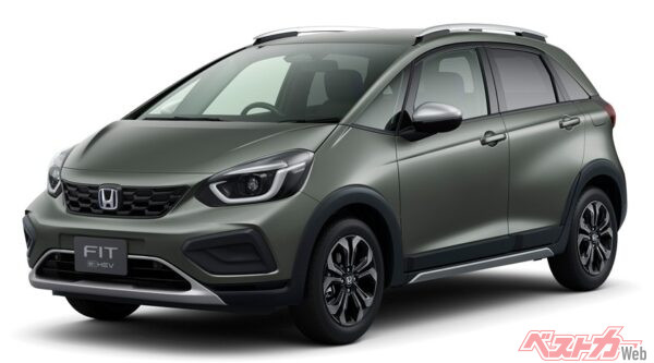 ユーザーのライフスタイルに合わせた“BASIC”、“HOME”、“LUXE”、“CROSSTAR”、“RS”の5タイプを設定するフィット。写真はアウトドアにも合う専用エクステリアをあしらったCROSSTAR