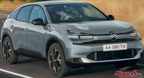 新開発の1.2Lガソリンターボエンジンに、48Vの電動モーターを内蔵した6速DCTを組み合わせたマイルドハイブリッドシステム。クラッチを切り離すことでEV走行も可能だ