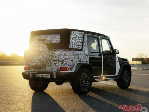 こちらは開発が進められ、近いうちに販売されると言われているメルセデス・ベンツの次期型Gクラスカブリオレ。