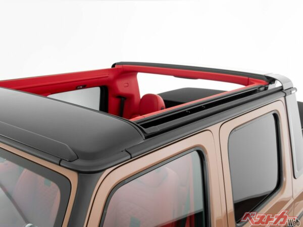 カーボンファイバー製補強フレームを使用したルーフ。このあたりの技術力はさすが老舗と唸らせる出来映え。