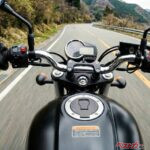 突然ハンドルが暴れる!? バイクの「シミー現象」の正体と対策