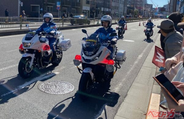 こちらが通常のエンジン搭載白バイ