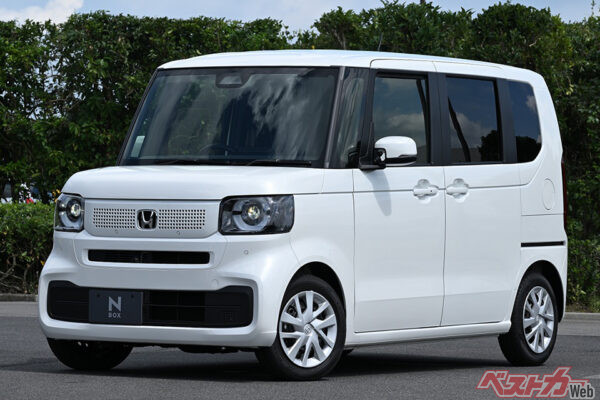 ホンダ N-BOX。いわずと知れた人気車のため「目立つ」とは対極の位置にある