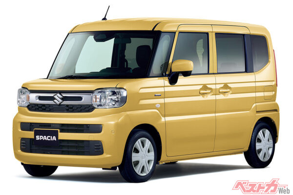 こちらはスズキ スペーシア。軽ハイトワゴンはどれも国民車。究極の合理性を持ったクルマだ。スバラシイ！