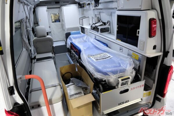 隊員席や付き添い席もハイテク素材になっているぞ