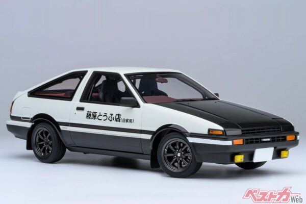 ただのミニカーではなく、1/18というビッグサイズゆえの迫力と重さ、そしてディテールが存在感を示している