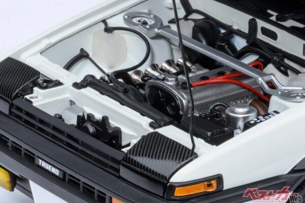 拓海のAE86に搭載されたのはAE101の4AG。当時グループAでは、シビック勢が猛威をふるっていたが、そこにADVANカローラなどが対抗していた