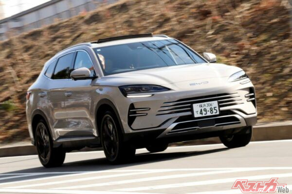 BYD シーライオン6（現行型・2025年登場）。全長4775×全幅1890×全高1670mm、車重1940kg、1.5L・直4（98ps/12.4kgm）＋モーター（133.2ps/30.6kgm）