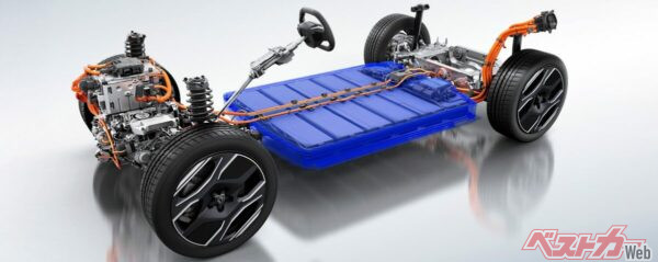 ステランティスの新世代プラットフォーム「STLA-Medium」に、48Vハイブリッドを組み合わせた新型3008。電動化時代を見据えた設計が、走りと快適性の両立につながっている