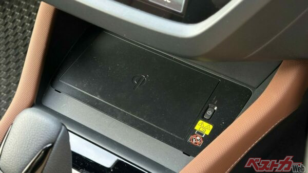 携帯電話のワイヤレス充電器