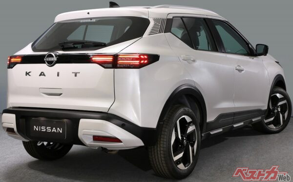 リアまわりも大幅に改修。新形状のLEDテールランプや新デザインの17インチホイールが相まって、全体として非常にクールな印象だ