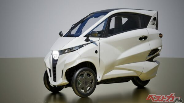 某機動戦士的なロボアニメに出てきそうなデザイン。冷暖房完備だからちろん性能もバッチシ