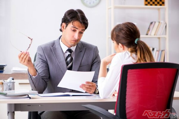 売る側も無理のあるやりとりで疲弊するより、スムーズに商談を進めてくれるお客様に好印象を抱きサービスをしたくなる?(Elnur@Adobe Stock)