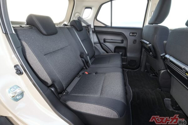 SUVとワゴンが融合することで、広々荷室と居住スペースを確保しており、さらにフレシブル性が高い